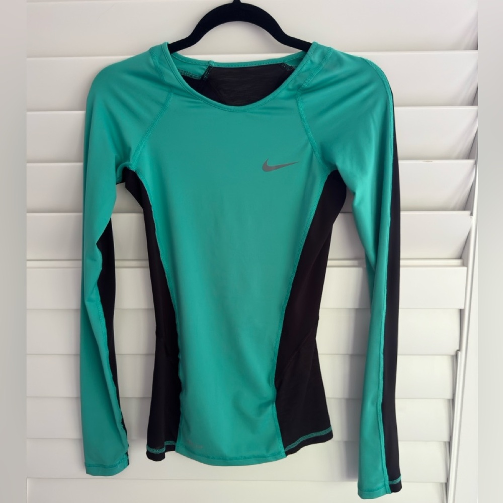Nike dry fit top